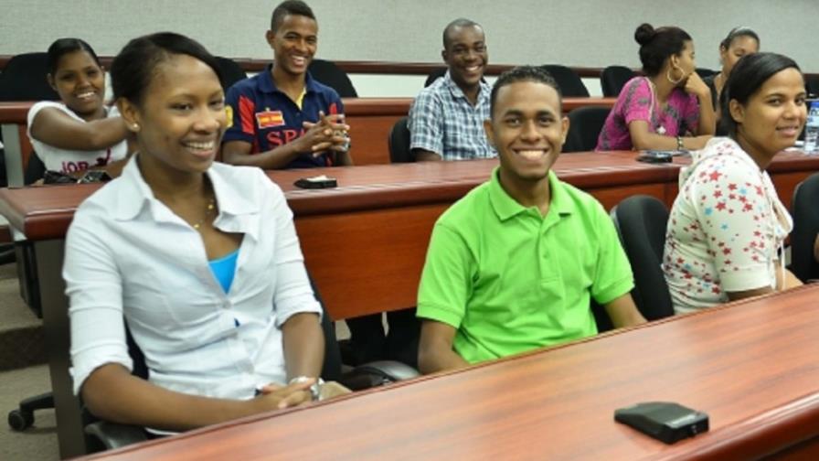 Bachilleres se comprometen a formarse como docentes de Biología y Química