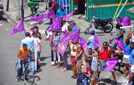 Peledeístas realizan caravana en Moca para promover reelección de Danilo Medina