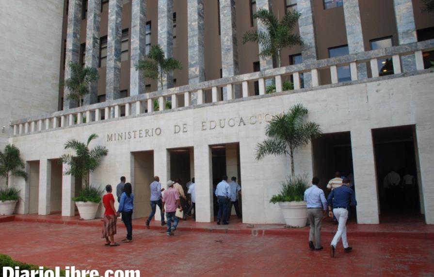 Minerd interpone querella por alegado fraude con solar en Santo Domingo