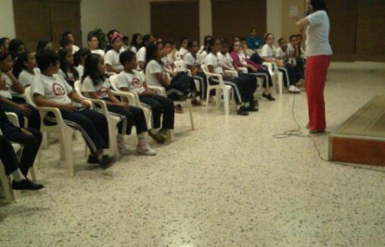 Ayudando a los niños con el corazón Ayudando a los niños con el corazón