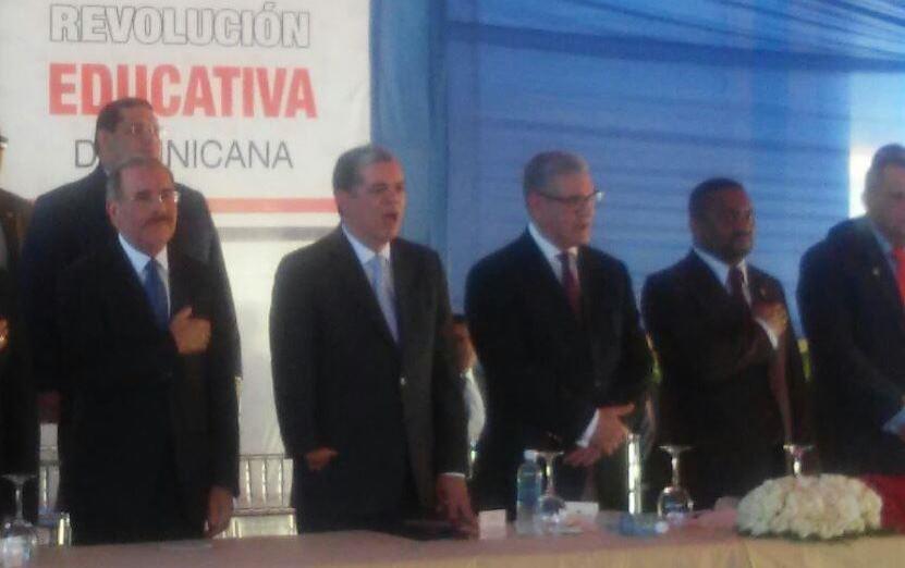 Presidente Medina entrega dos nuevas escuelas en Villa Mella