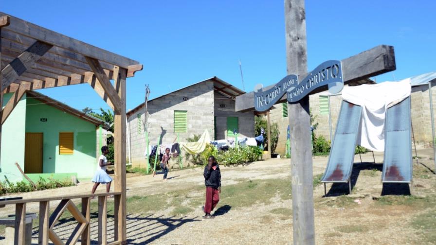 Las autoridades deciden investigar el caso del barrio de haitianos ilegales Las autoridades deciden investigar el caso del barrio de haitianos ilegales