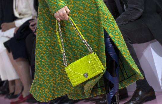 Raf Simons actualiza estampado animal de Dior en París Raf Simons actualiza estampado animal de Dior en París