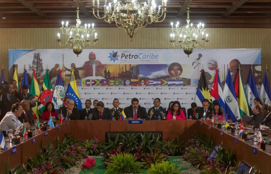Maduro propone ampliar y fortalecer mecanismo de PetroCaribe
