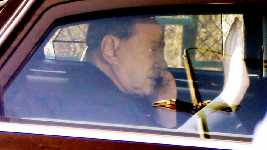 Berlusconi termina servicio comunitario por fraude