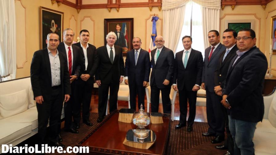 Danilo Medina recibe a varios empresarios de Panamá