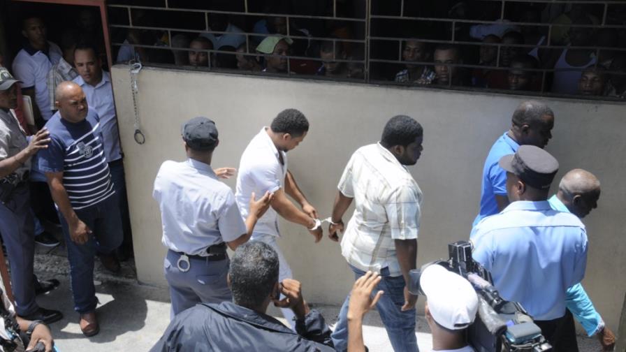 Choferes enfrentan cargos por secuestro y vandalismo