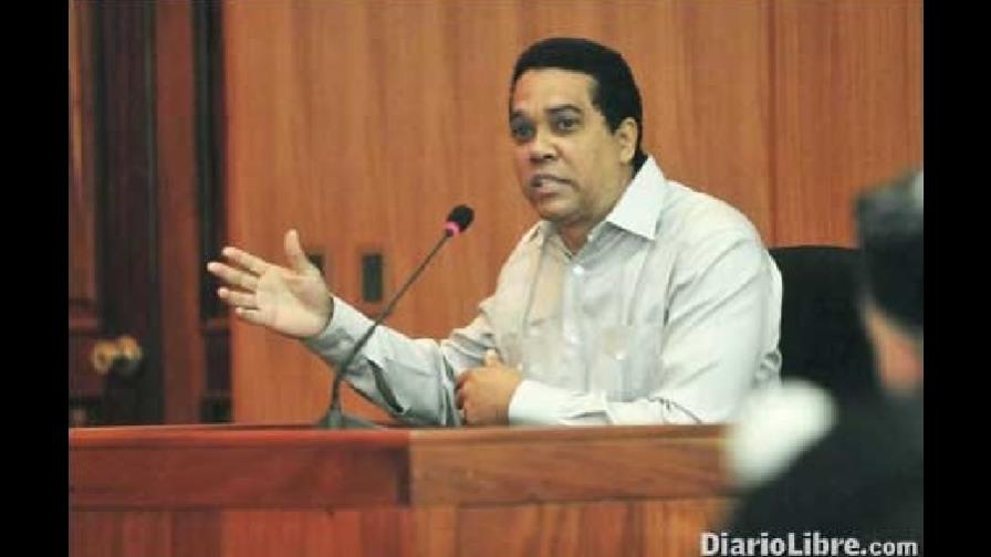 Edgar Contreras dice suspensión de exequátur es ilegal e inconstitucional