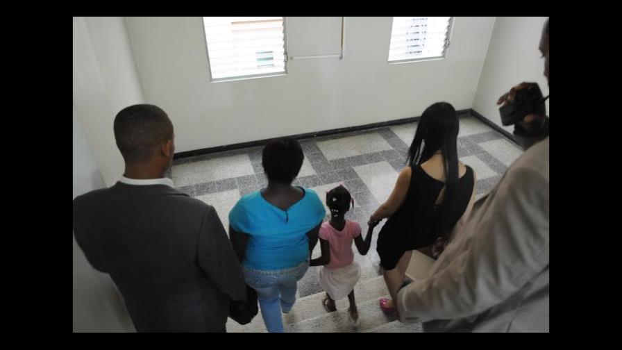 Entregan al MP una niña que había sido reportada desaparecida en Boca Chica