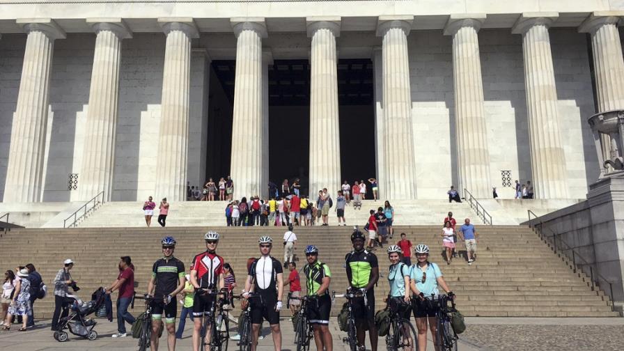 Estudiantes planean cruzar EEUU en bicicleta