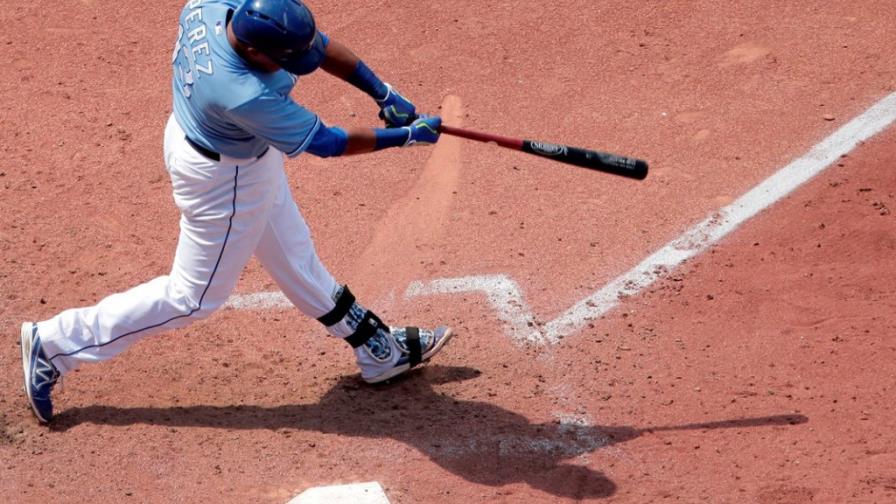 Salvador Pérez pega jonrón para dar victoria a los Reales