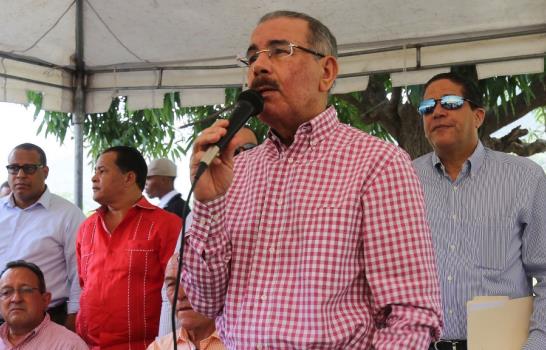 Presidente Medina dispone medidas para salvar cafetales en Peralta, Azua