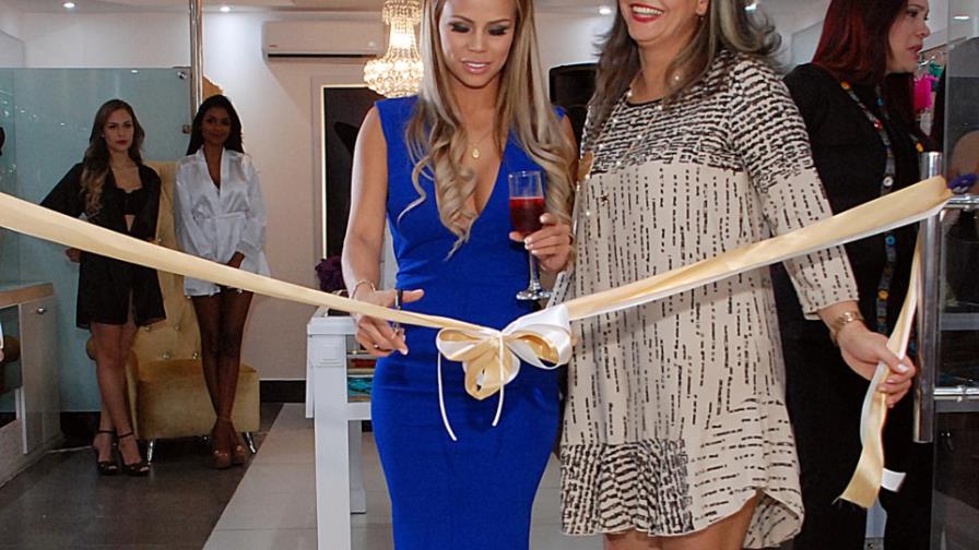 Inauguran tienda de ropa femenina