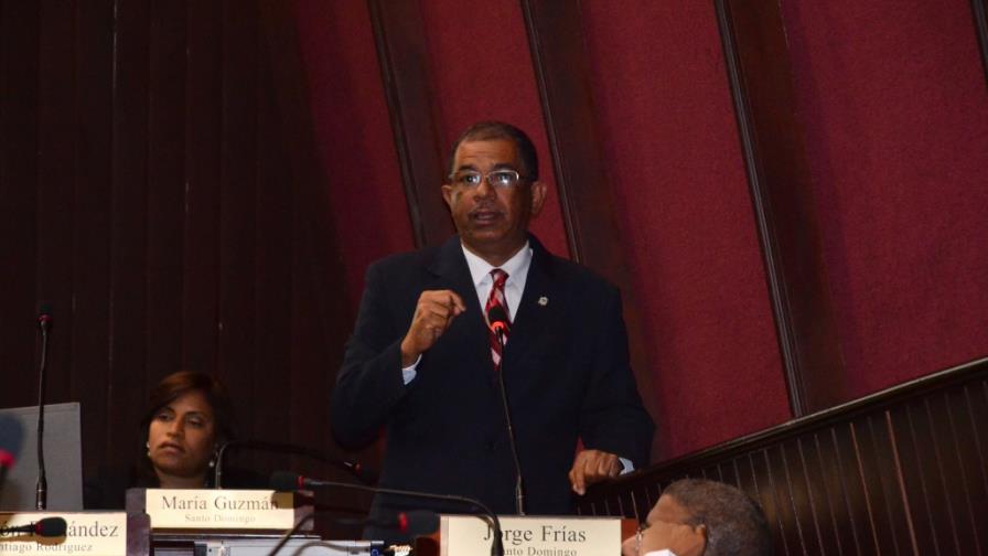 Diputado asegura le ofrecieron RD$15 millones para comprar su voto a favor de la reelección