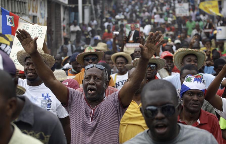 Haitianos exigen otra vez en las calles renuncia de Martelly y bajar precios de la gasolina