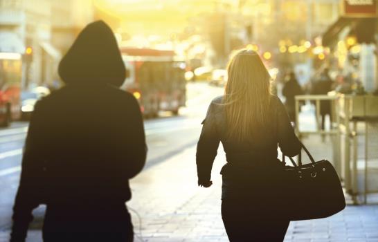 Te acosa o te ama. ¿Cómo alejar a un ex?