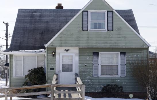 Casa en Estados Unidos es atacada con huevos un año; no hay sospechoso