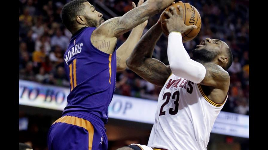 LeBron James empata récord de asistencias de Cavs