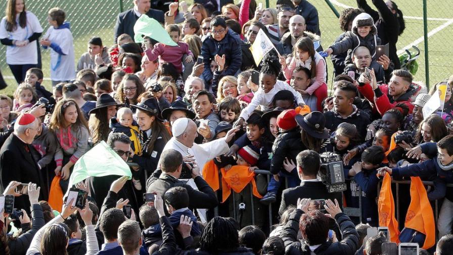 El papa afirma que un mundo que margina a las mujeres es un mundo estéril El papa afirma que un mundo que margina a las mujeres es un mundo estéril