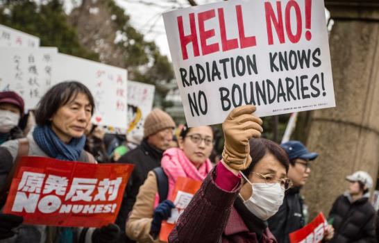 Miles de japoneses protestan contra la reactivación nuclear ante el Parlamento