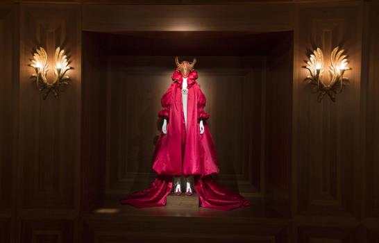 Alexander McQueen revive en una exposición