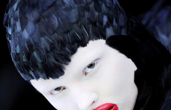 Alexander McQueen revive en una exposición