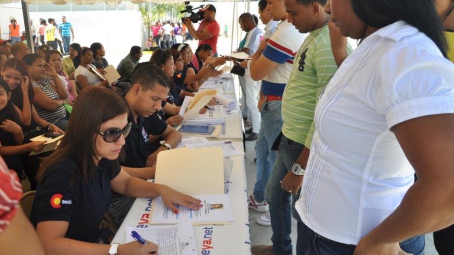 Harán una feria empleos para contratar 1,800 personas