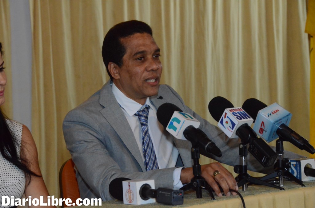 Edgar Contreras defiende su derecho a exequátur