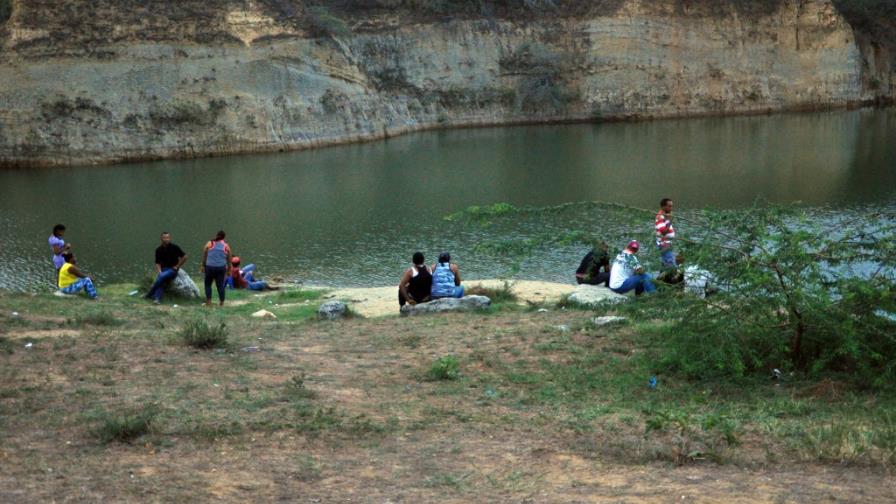Buzos buscan cadáver de joven se ahogó en laguna