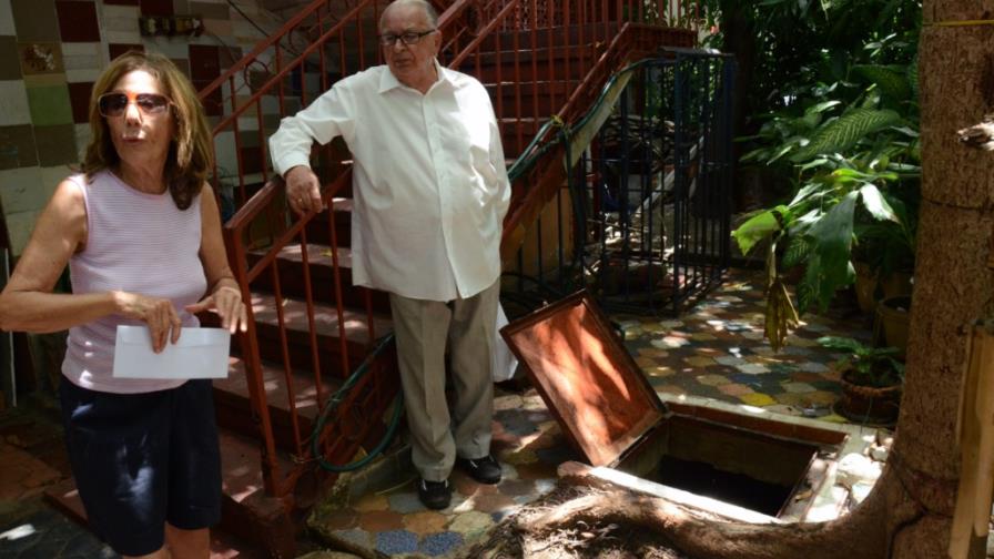 En la calle General Frank Féliz Miranda, Naco, el agua escasea