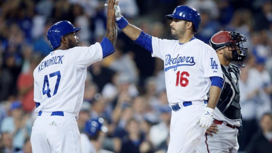 Dodgers ganan a Diamondbacks con jonrones de Ethier Y Rollins