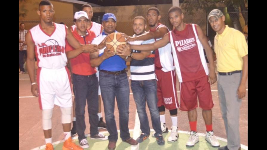 Santa Rosa gana en inicio de la ronda semifinal de baloncesto en Pizarrete