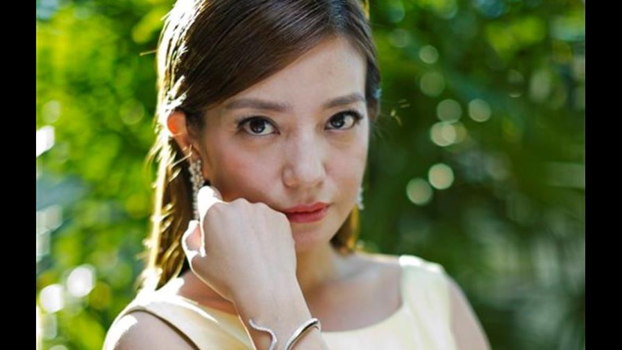 Chino demanda a actriz que lo miró intensamente por la televisión