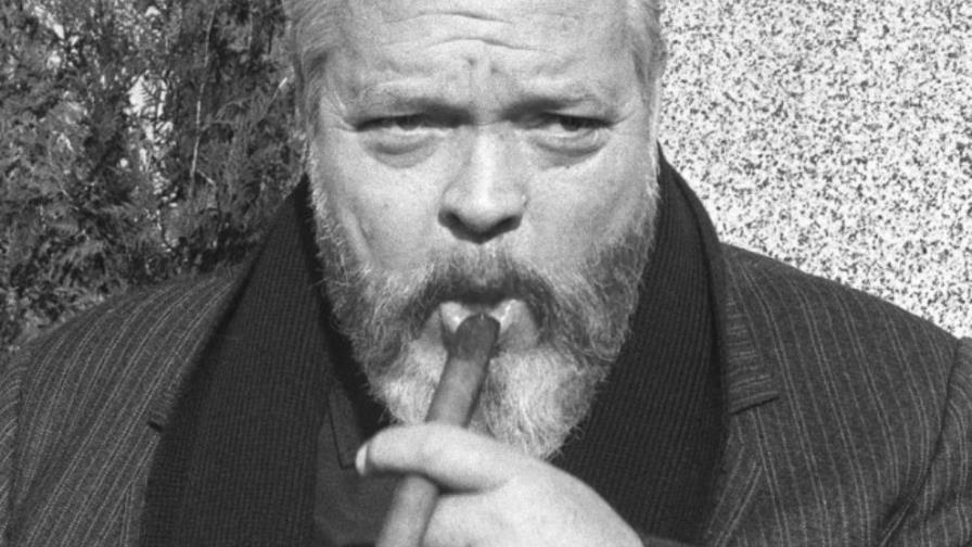 Orson Welles montó una escena de porno lésbico para terminar su último filme