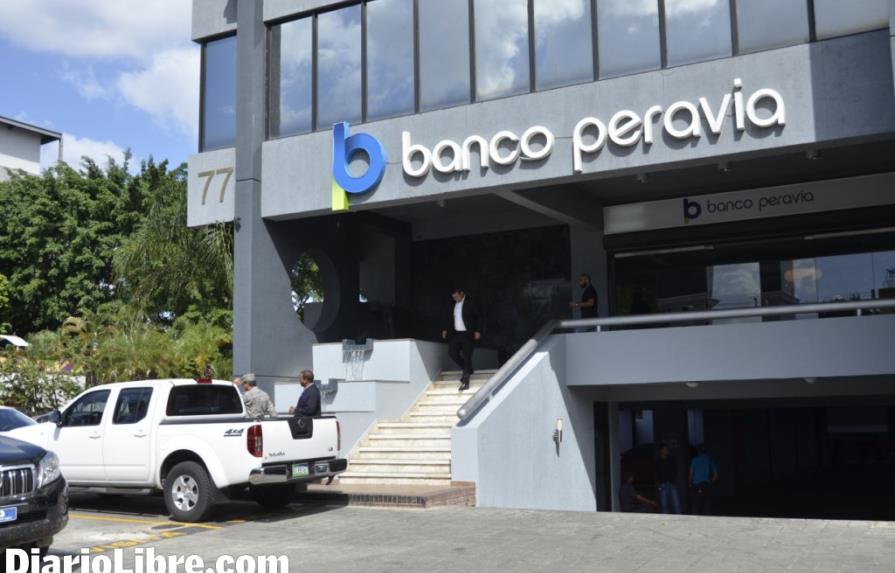 Ordenan arresto de esposa e hija del presidente del Banco Peravia