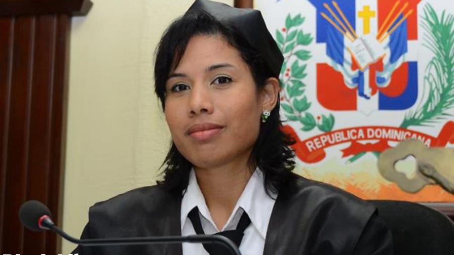 Jueza ordena devolución de avión que Fiscalía atribuye al presidente del Banco Peravia Jueza ordena devolución de avión que Fiscalía atribuye al presidente del Banco Peravia