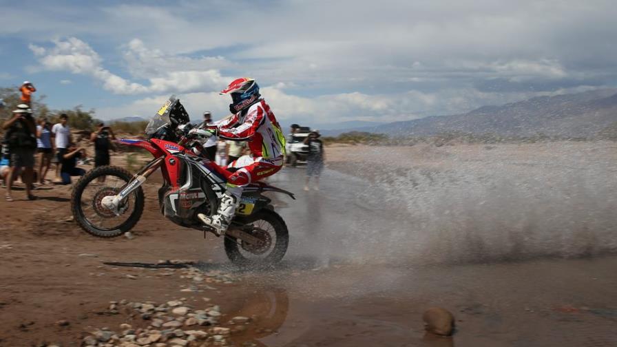 Joan Barreda Bort gana etapa, Bort aumenta ventaja en motos