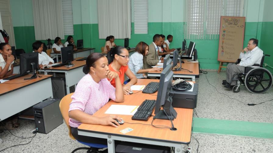 Educación necesita 17 mil profesores para el próximo período escolar