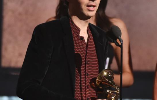 Smith se lleva 4 Grammy, Beck sorprende con álbum del año