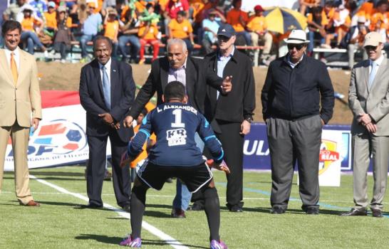 Arrancó el fútbol profesional dominicano Arrancó el fútbol profesional dominicano