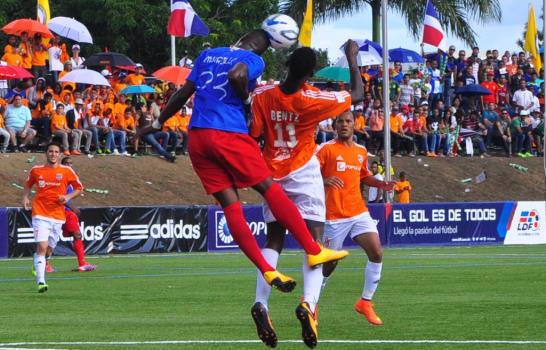 Comenzó a rodar el balón: Cibao FC y el Atlético Vega Real, 2-2; Bauger y Moca, 0-0 Comenzó a rodar el balón: Cibao FC y el Atlético Vega Real, 2-2; Bauger y Moca, 0-0