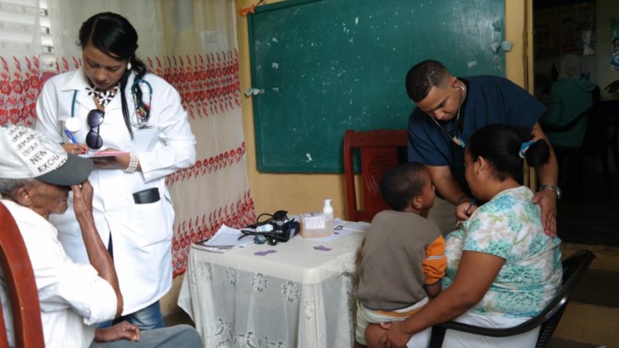 Jóvenes hacen operativo médico en El Tamarindo Jóvenes hacen operativo médico en El Tamarindo