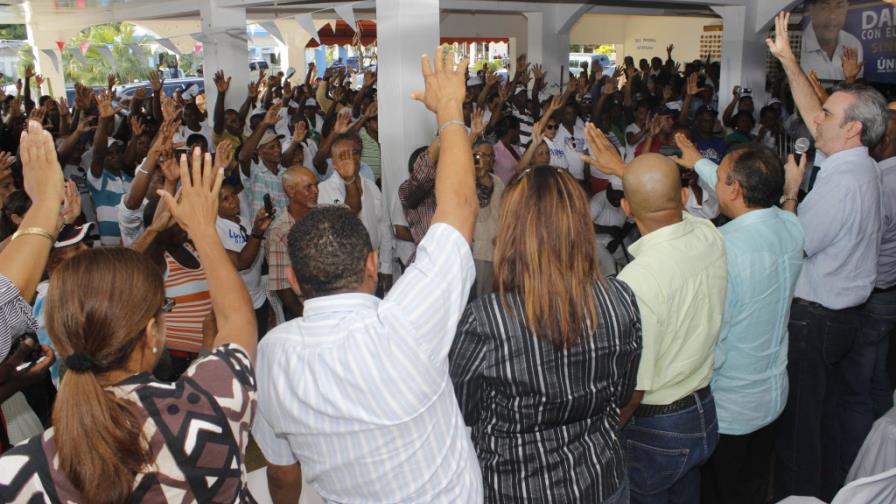 Abinader favorece un sistema ferroviario