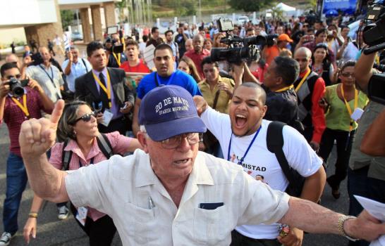 Anticastristas y defensores del Gobierno cubano chocan en Panamá