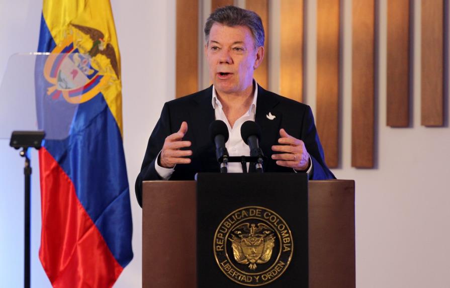 Se enfría idilio de los colombianos con Santos ante vaivenes del proceso de paz