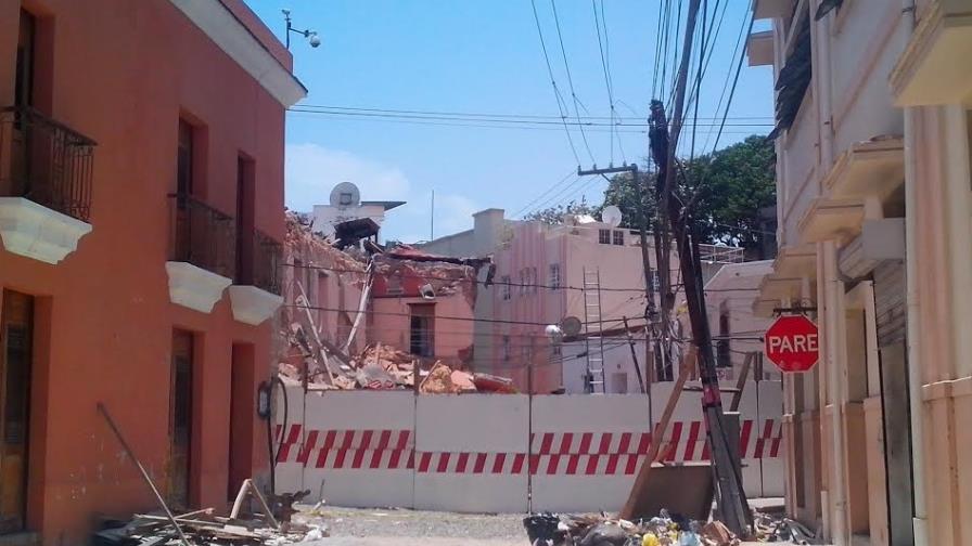 Escombros del Hotel Francés de la Zona Colonial continúan en el lugar