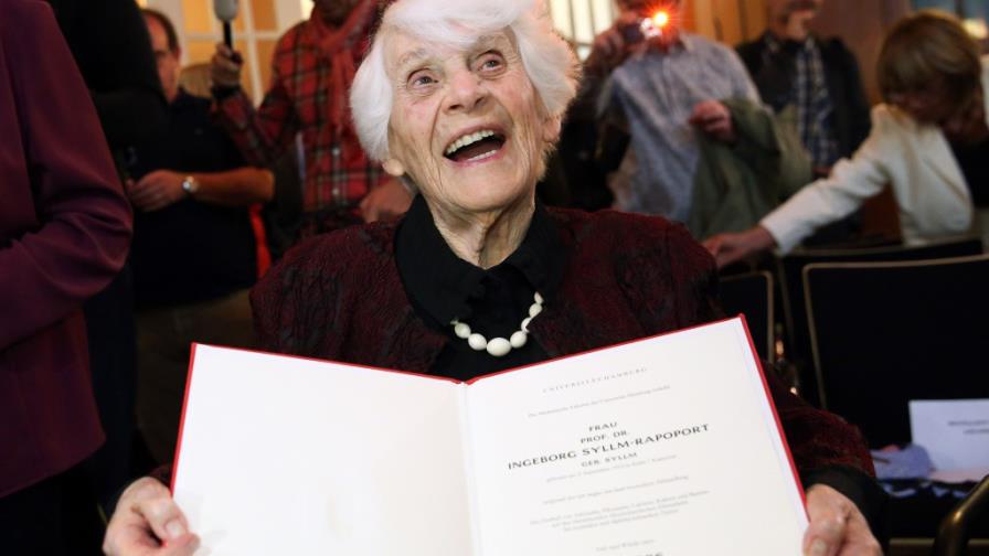 Judía de 102 años recibe su doctorado en Alemania