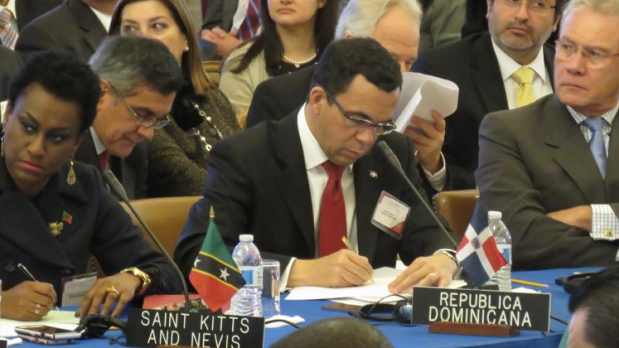 Andrés Navarro se reune con embajadores dominicanos acreditados en Europa