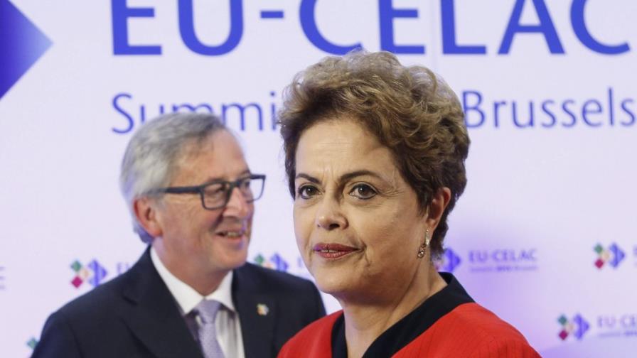 Rousseff ofrece millonarias obras al sector privado para relanzar la economía