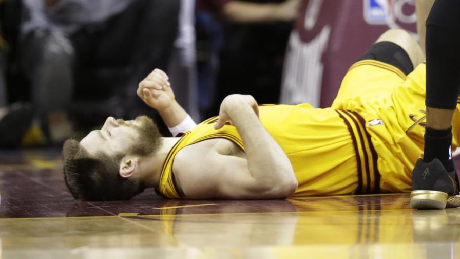 Dellavedova es hospitalizado por calambres